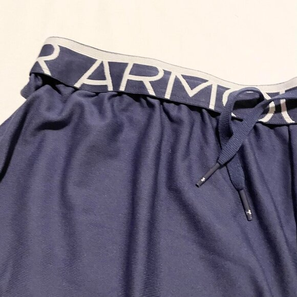 Under Armour Heatgear Loose Womens Shorts Size Medium - Picture 3 of 12